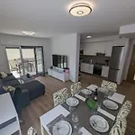 Westood Retreat Residences דירה
